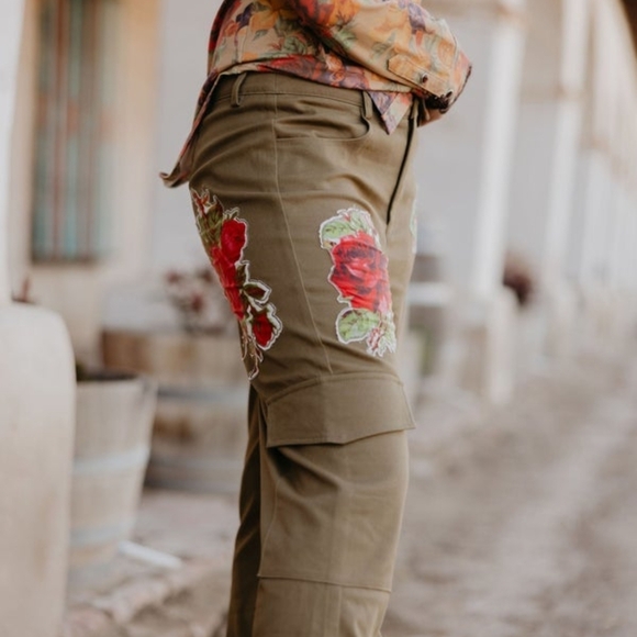 NWT Rodeo Quincy Rancho Rosa Pants - Picture 2 of 10